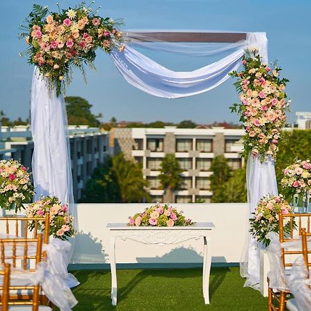 Courtyard By Marriott Bali Seminyak Resort Ngoại thất bức ảnh A wedding canopy