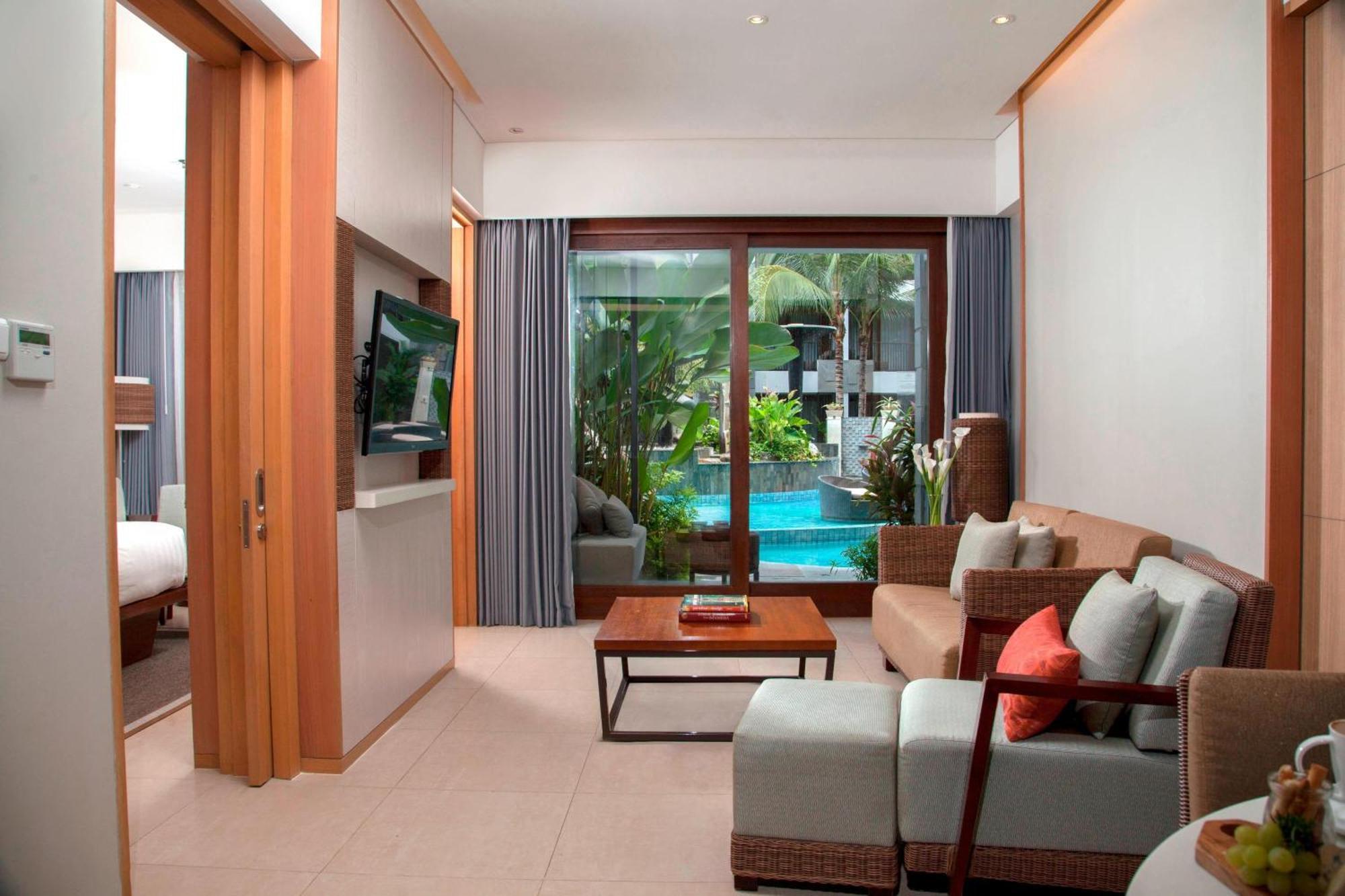 Courtyard By Marriott Bali Seminyak Resort Ngoại thất bức ảnh A suite at the resort