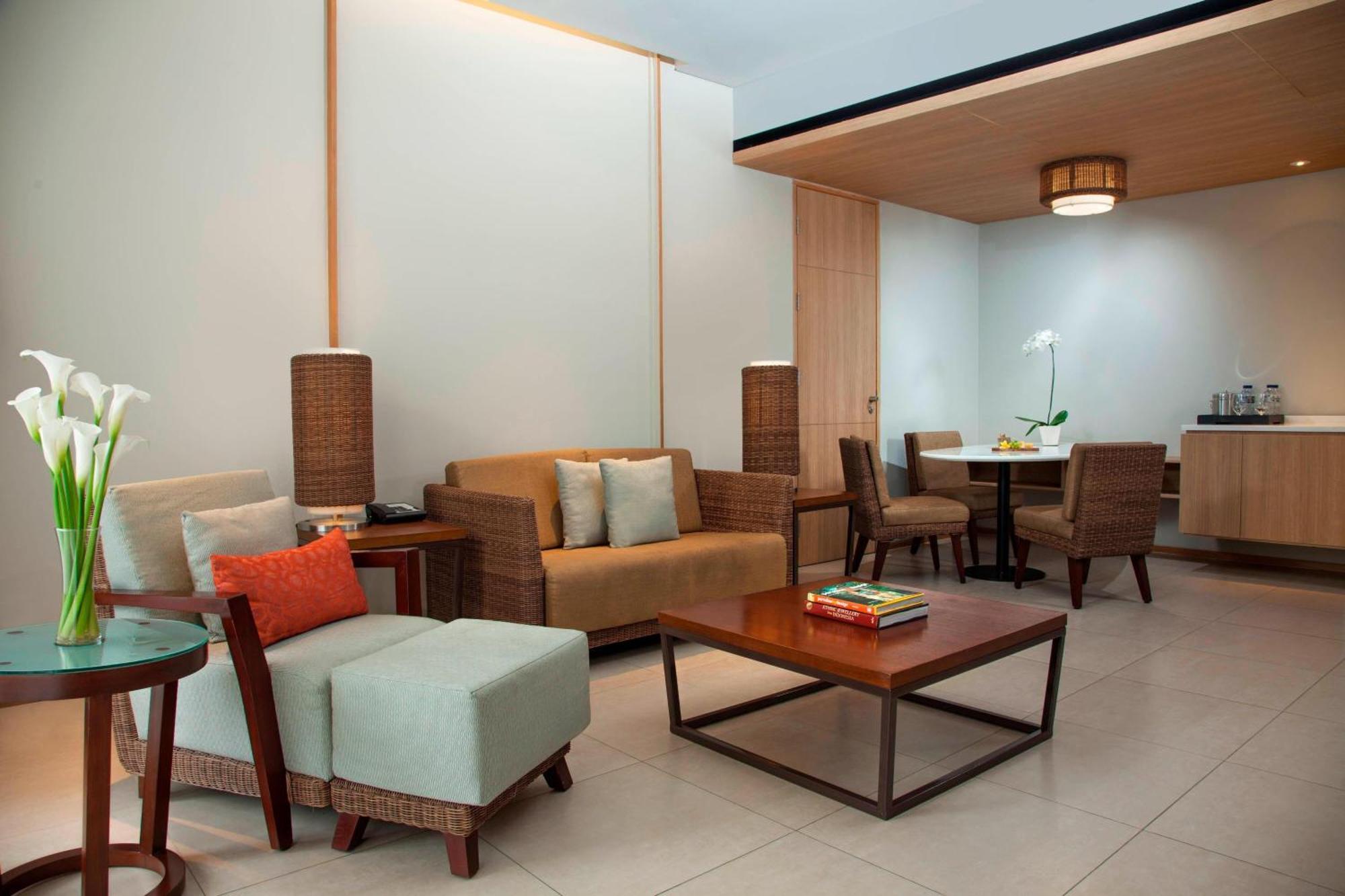 Courtyard By Marriott Bali Seminyak Resort Ngoại thất bức ảnh A living room at the hotel