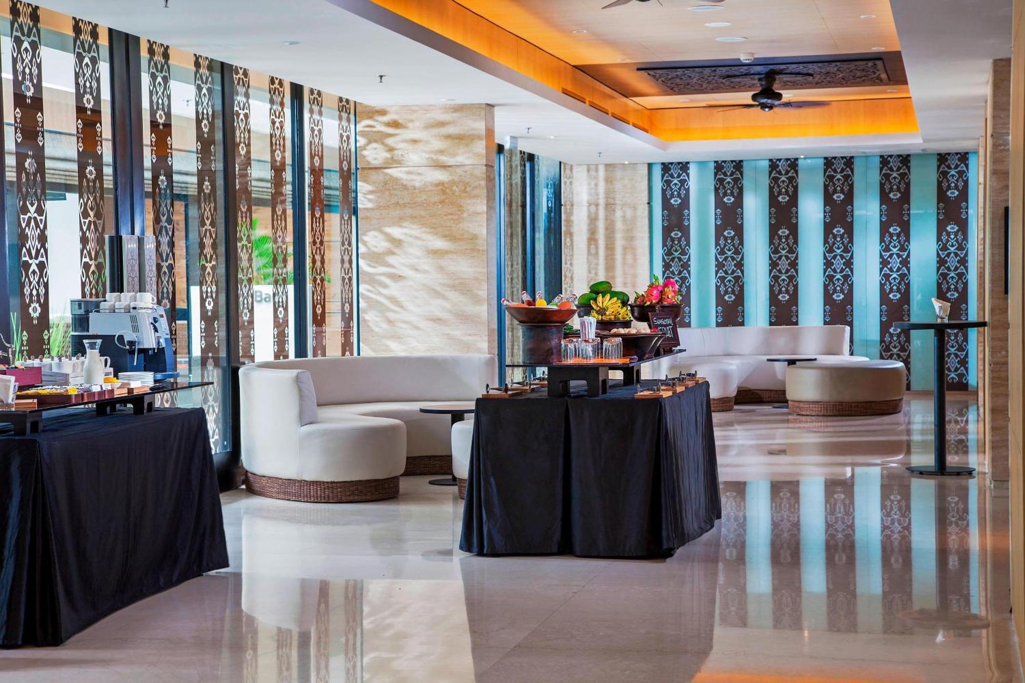 Courtyard By Marriott Bali Seminyak Resort Ngoại thất bức ảnh The lobby of the hotel