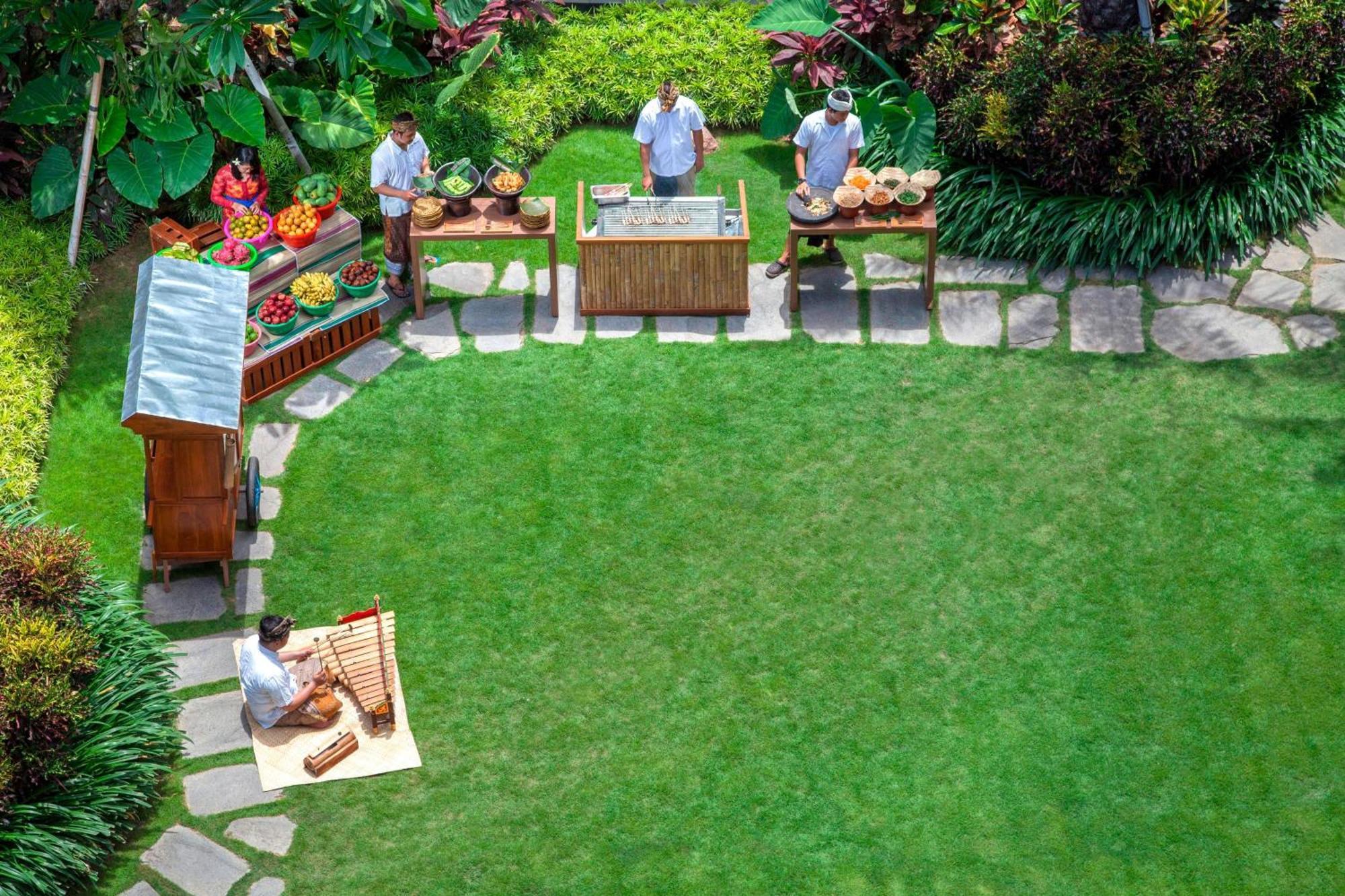Courtyard By Marriott Bali Seminyak Resort Ngoại thất bức ảnh The Garden Grill
